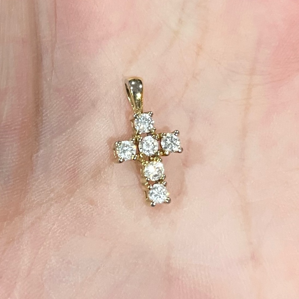 🌤️ Goldtone Cross Pendant